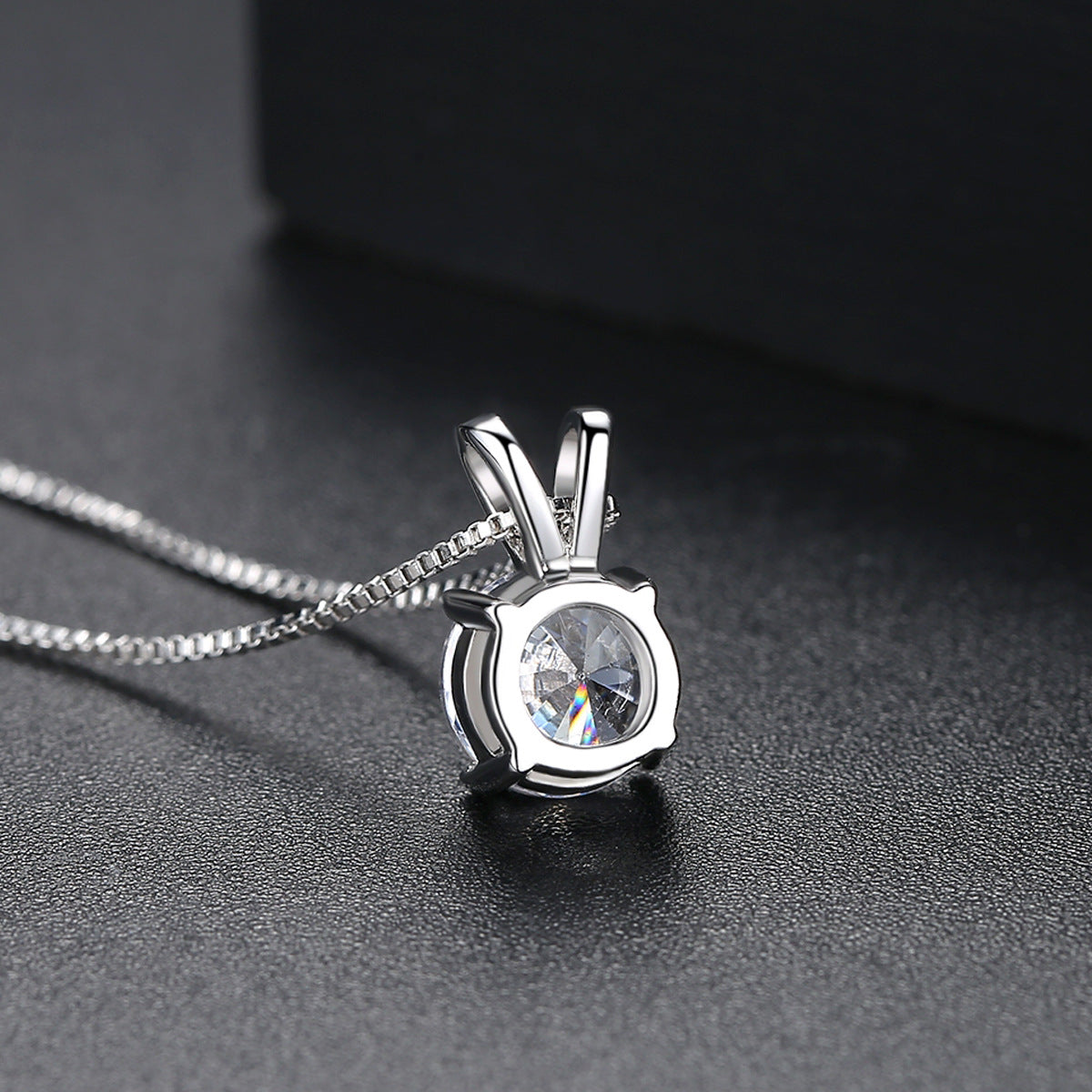 Round Brilliant Cubic Zirconia Pendant Box Chain Necklace AAA2189