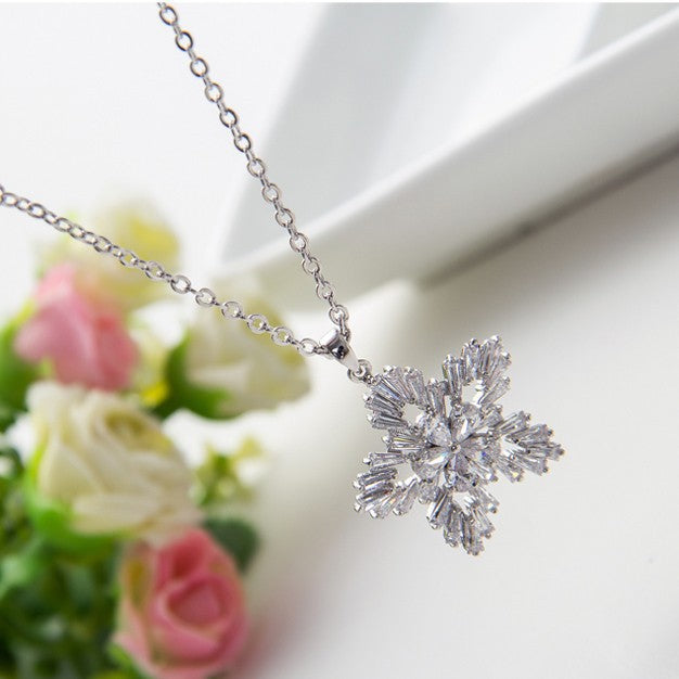 White Gold Plated Cubic Zirconia Flower Pendant Necklace AAA2351