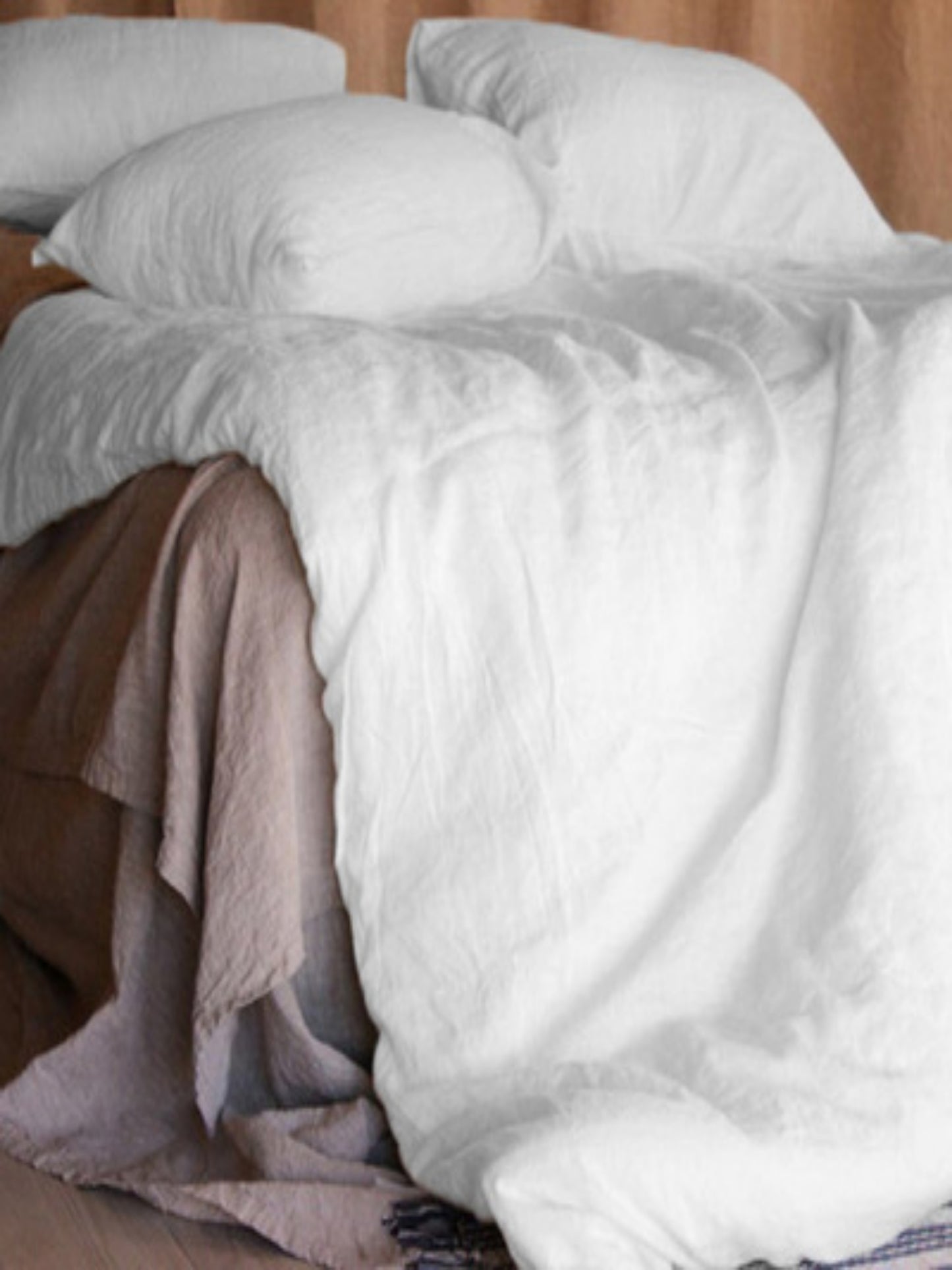 Solid Color Linen Four-Piece Bedding Set - Minimalist Style Quilt and Bed Sheet Set for Dorms