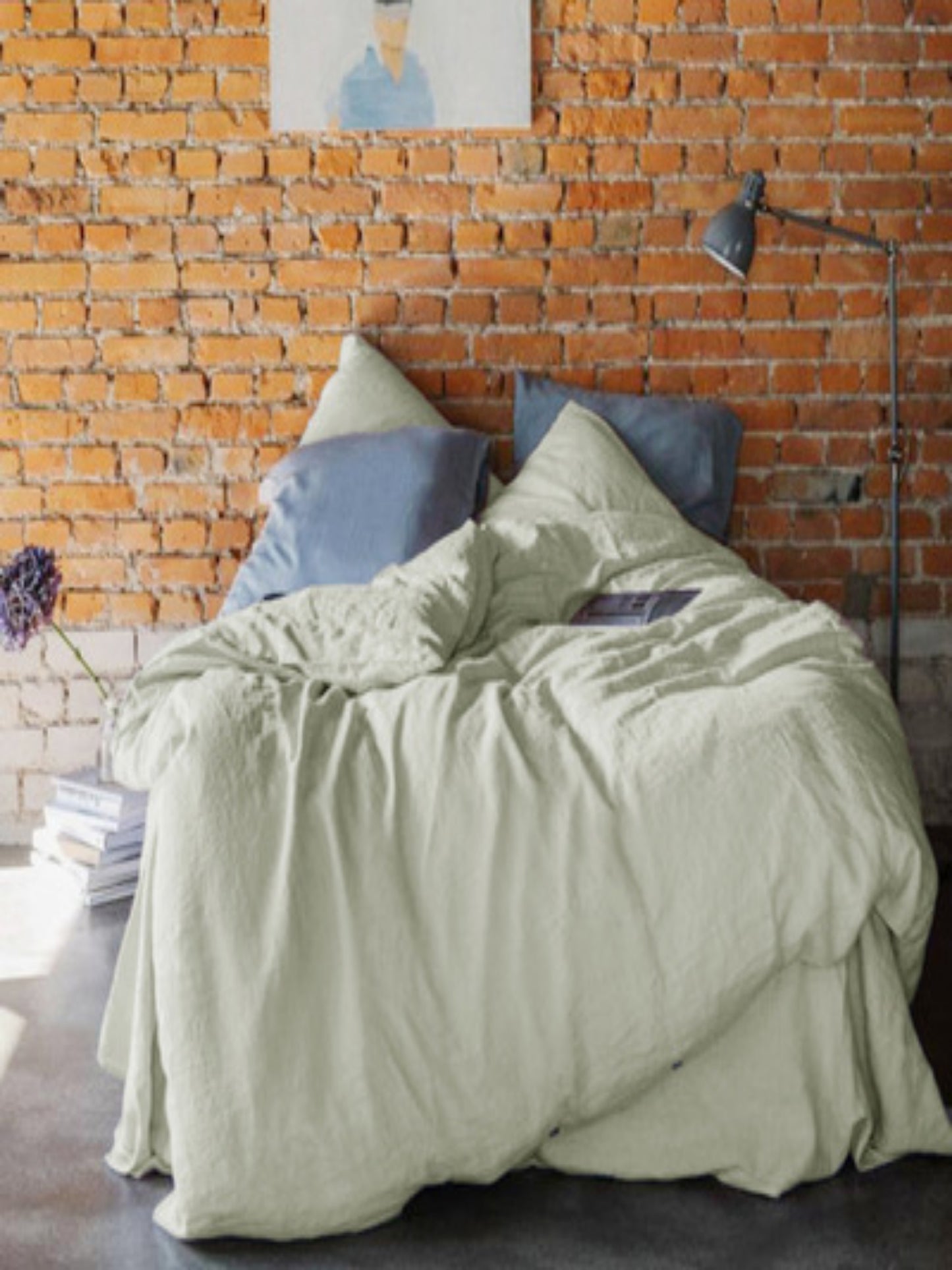Solid Color Linen Four-Piece Bedding Set - Minimalist Style Quilt and Bed Sheet Set for Dorms