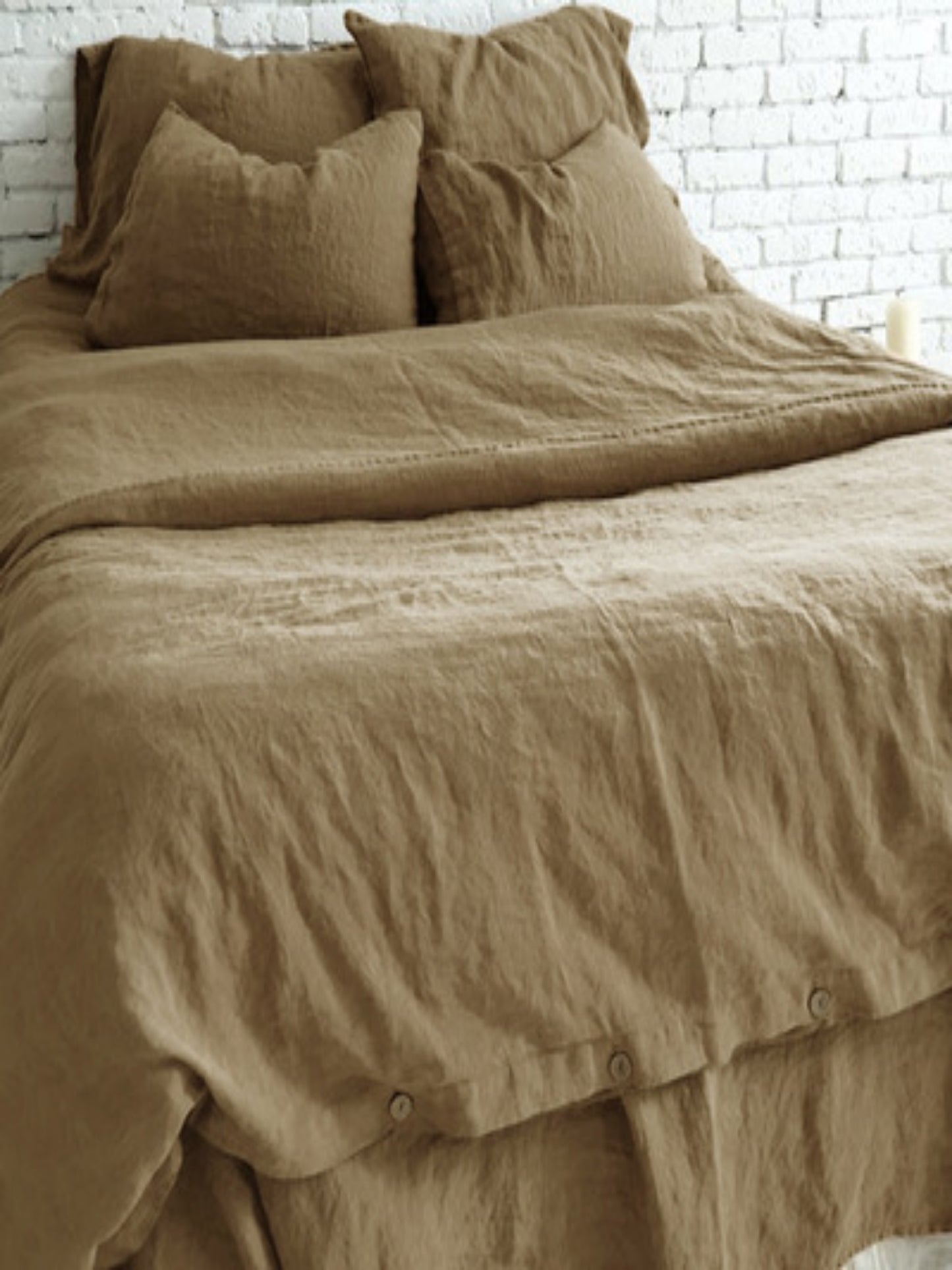 Solid Color Linen Four-Piece Bedding Set - Minimalist Style Quilt and Bed Sheet Set for Dorms