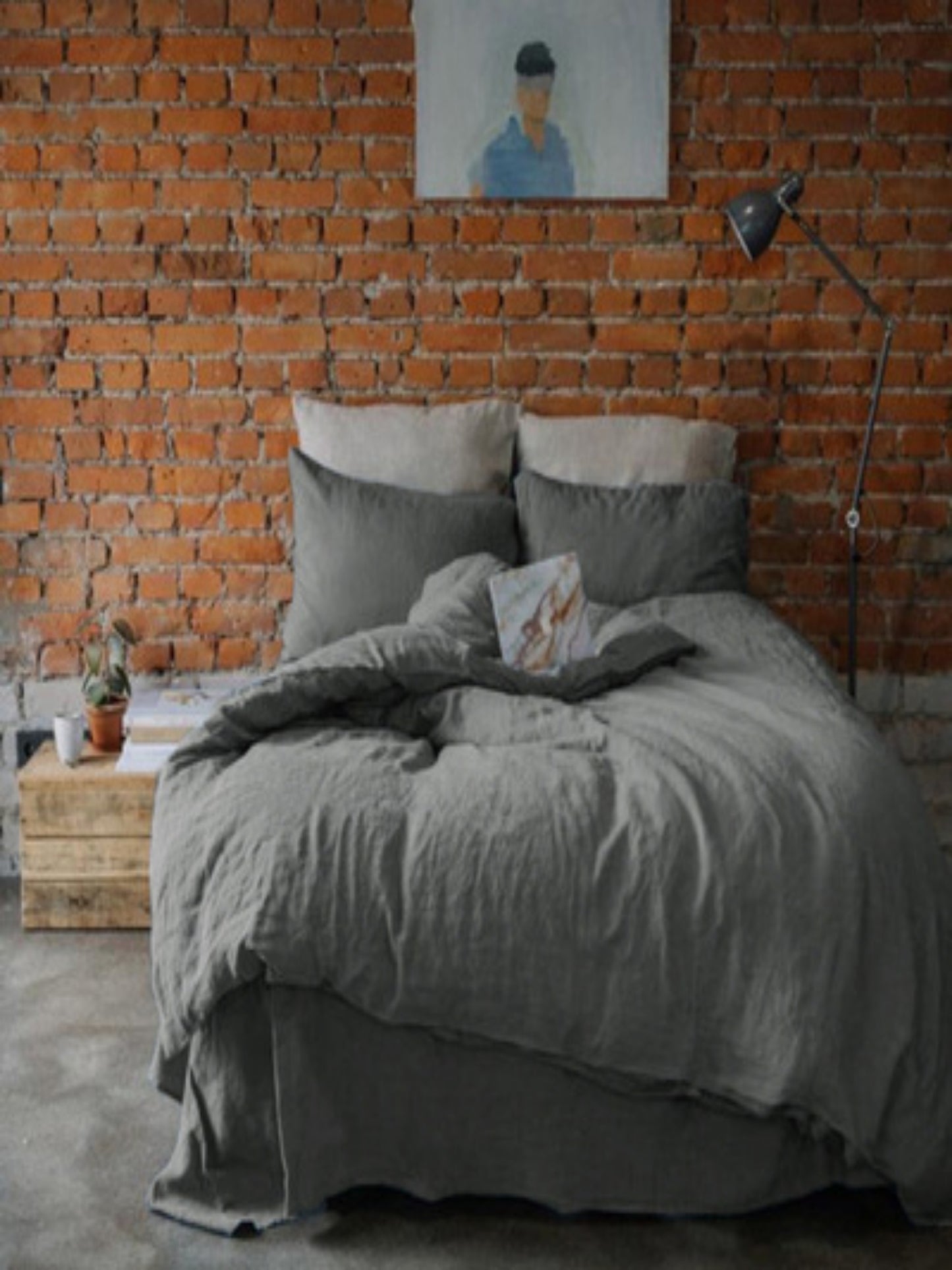 Solid Color Linen Four-Piece Bedding Set - Minimalist Style Quilt and Bed Sheet Set for Dorms