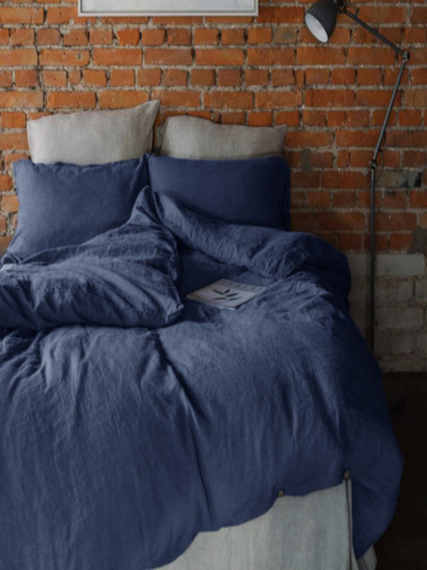 Solid Color Linen Four-Piece Bedding Set - Minimalist Style Quilt and Bed Sheet Set for Dorms