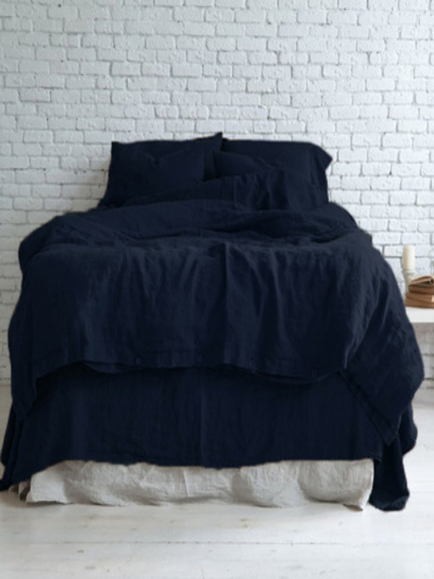 Solid Color Linen Four-Piece Bedding Set - Minimalist Style Quilt and Bed Sheet Set for Dorms