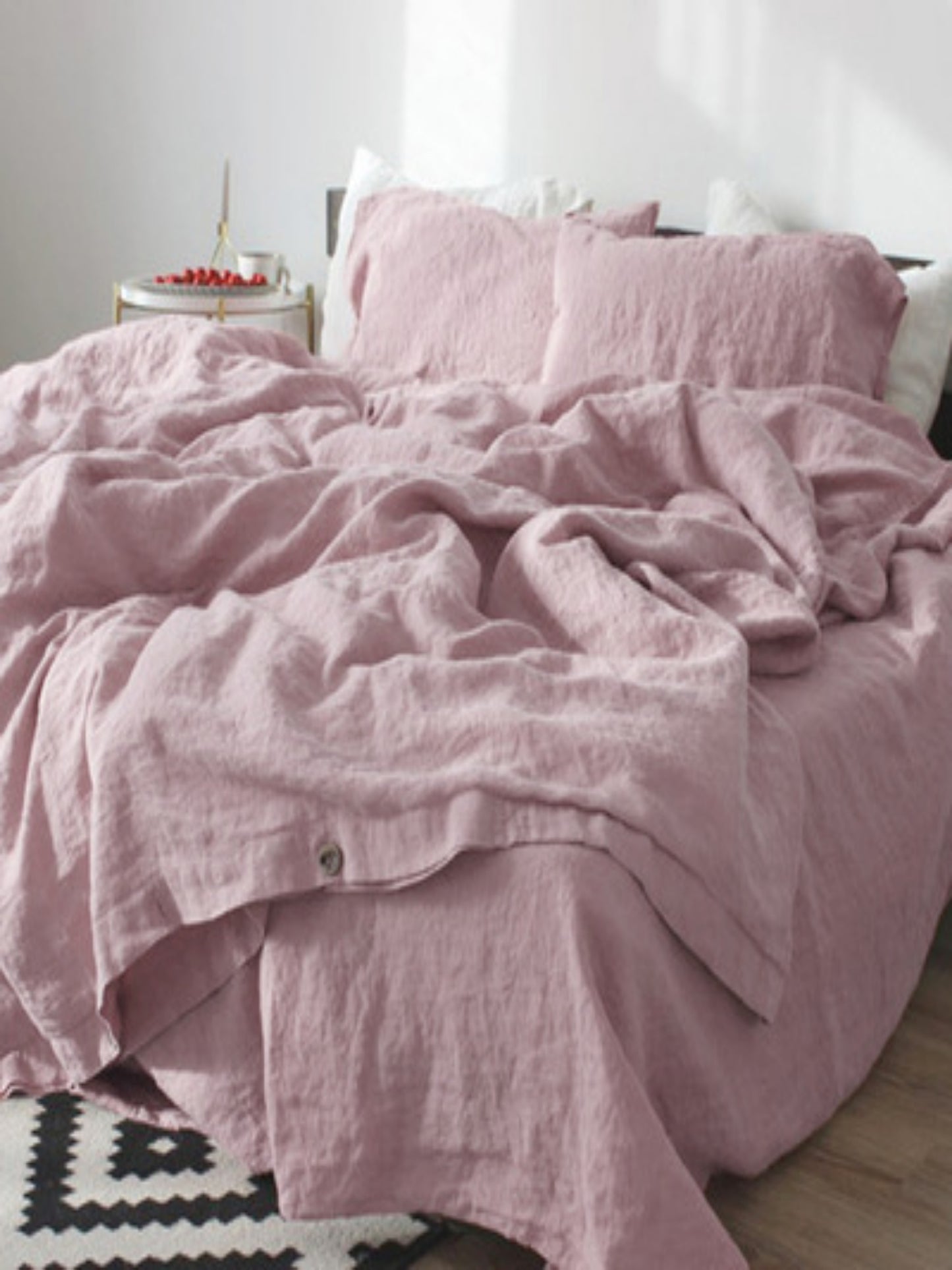 Solid Color Linen Four-Piece Bedding Set - Minimalist Style Quilt and Bed Sheet Set for Dorms