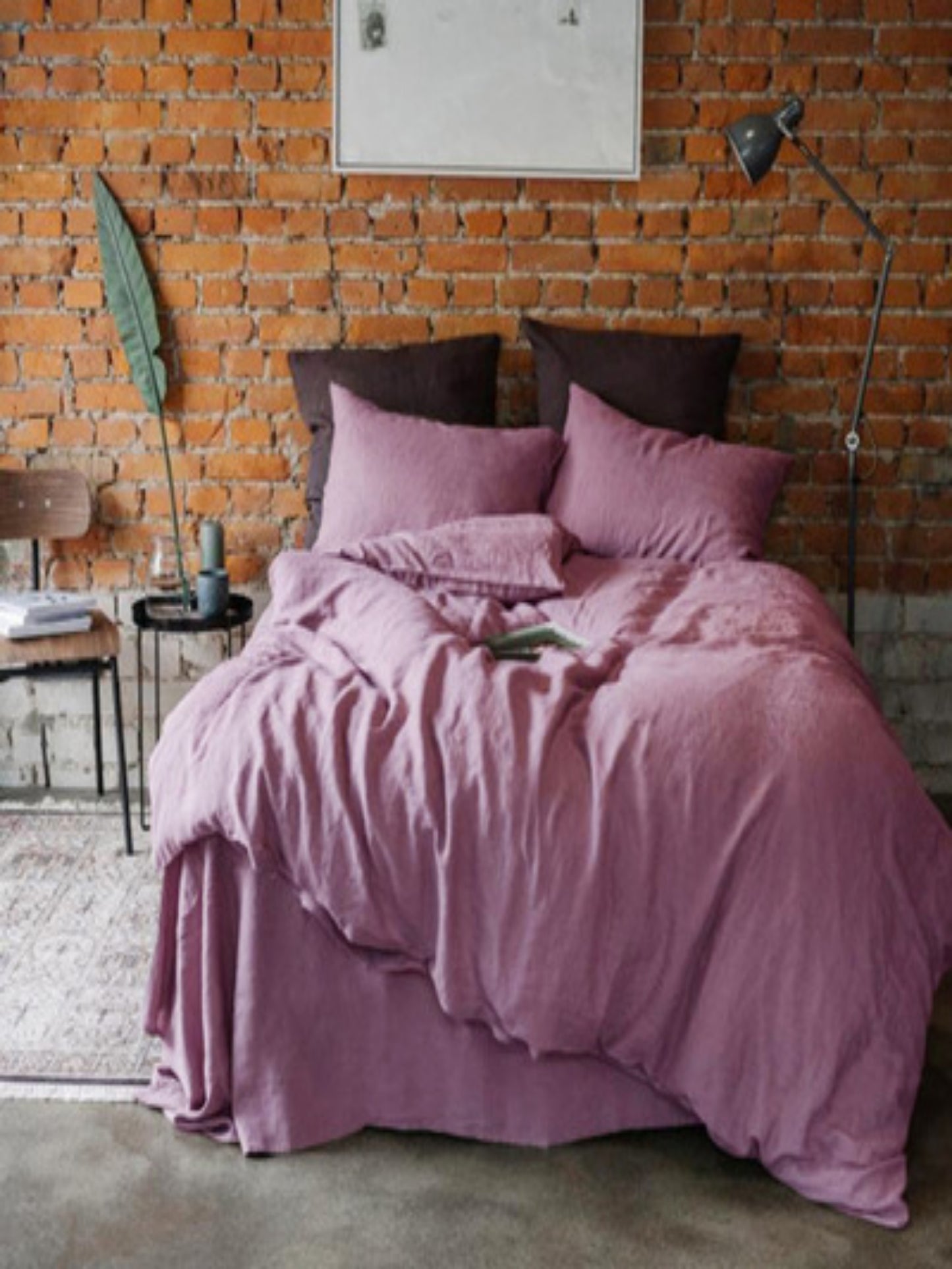 Solid Color Linen Four-Piece Bedding Set - Minimalist Style Quilt and Bed Sheet Set for Dorms