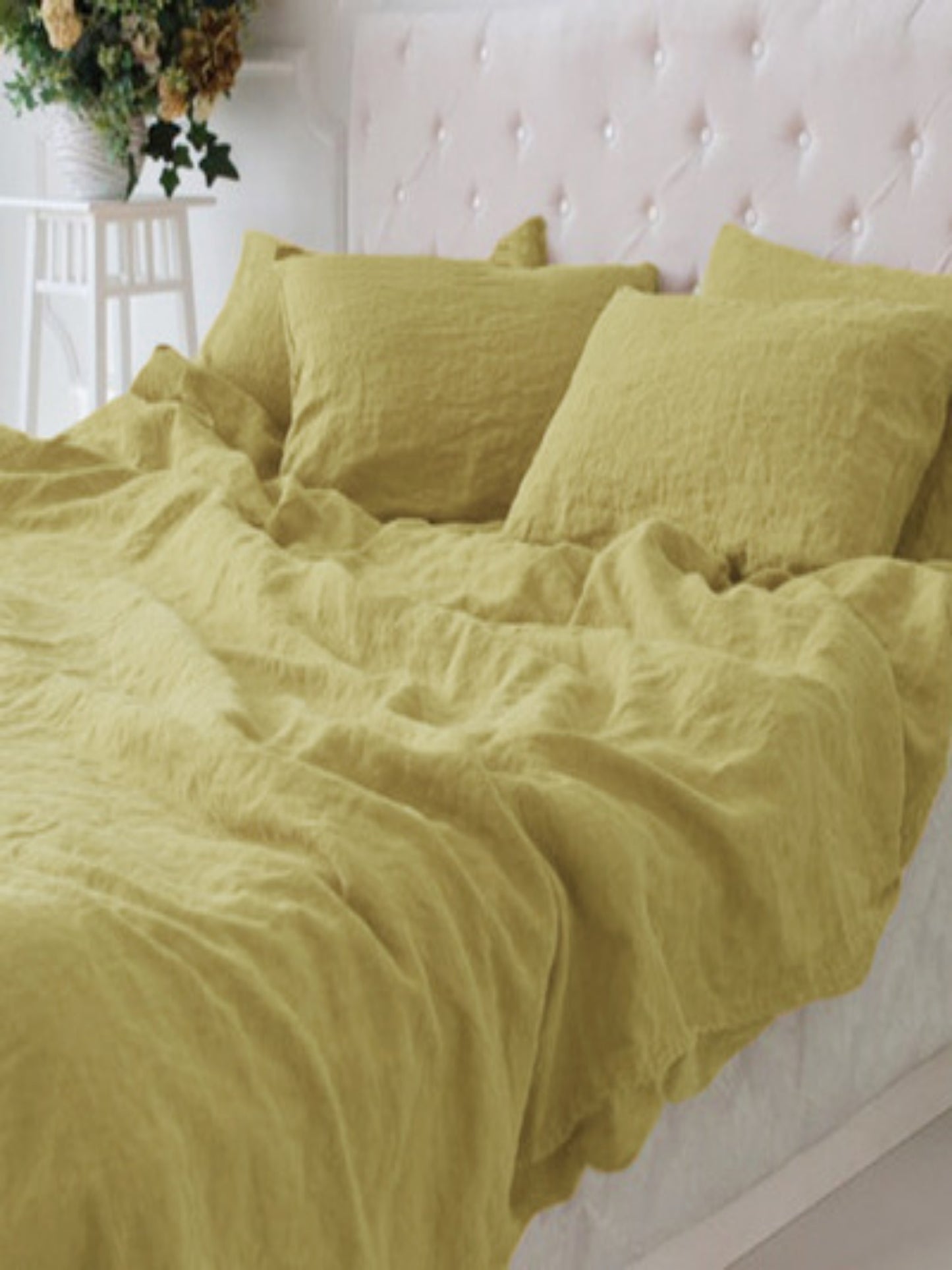 Solid Color Linen Four-Piece Bedding Set - Minimalist Style Quilt and Bed Sheet Set for Dorms