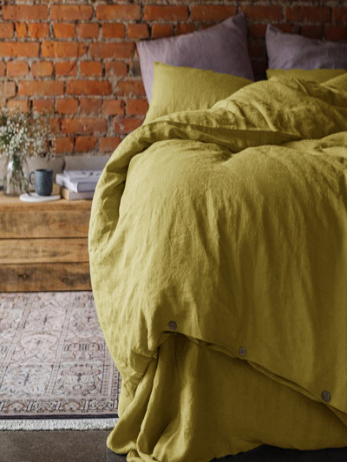 Solid Color Linen Four-Piece Bedding Set - Minimalist Style Quilt and Bed Sheet Set for Dorms