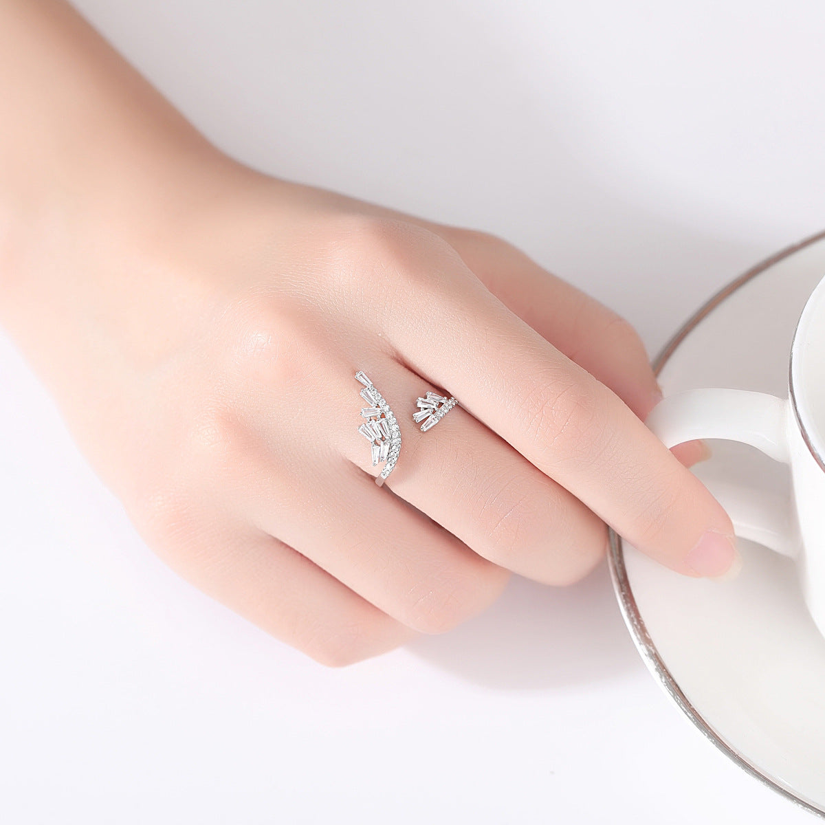 Sparkling Front Opening Cubic Zirconia Wing Ring AAA1115