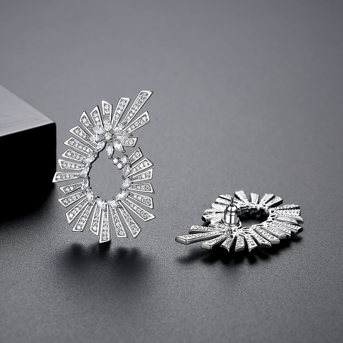 White Gold Plated U-Shape Geometric Cubic Zirconia Drop Earrings AAA1130