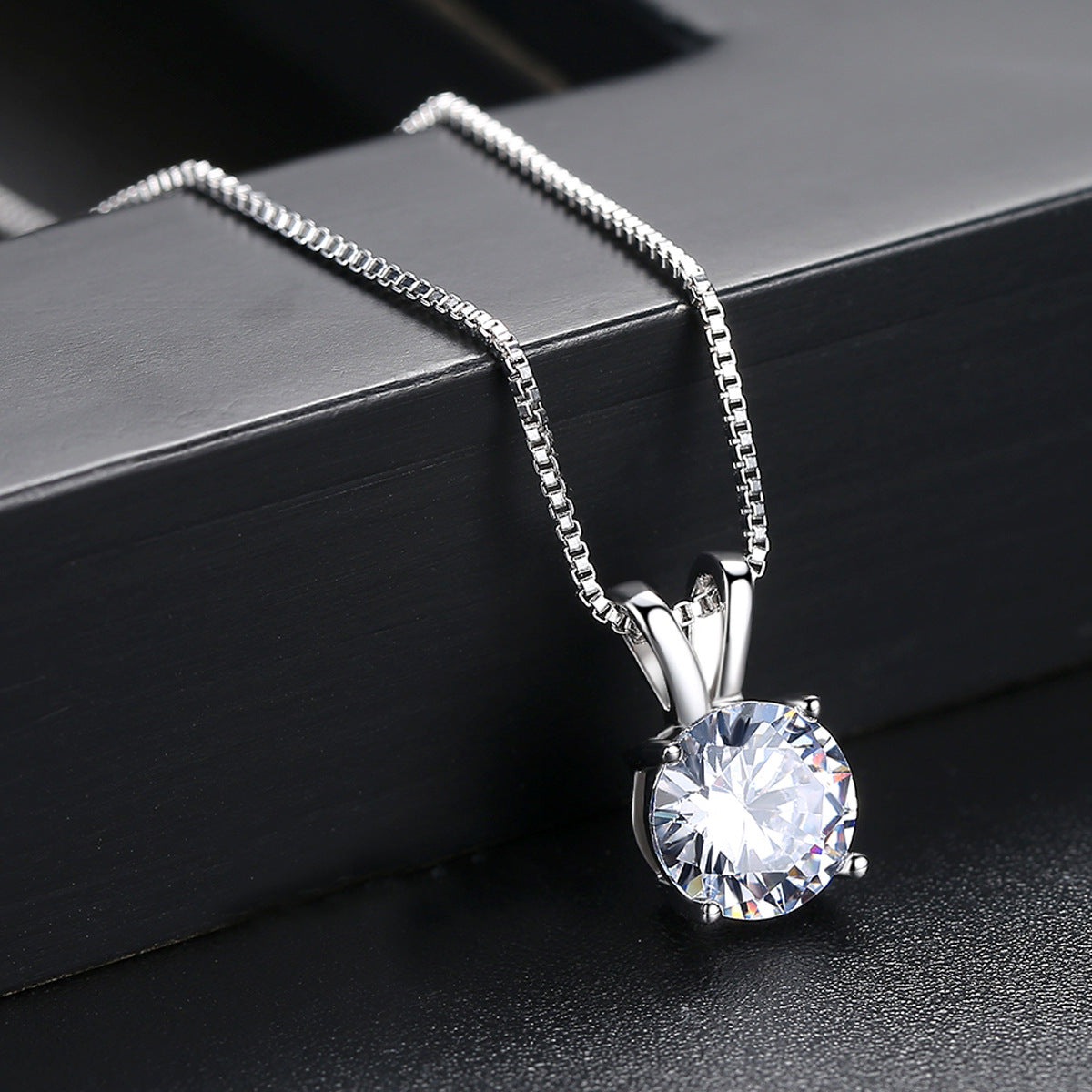 Round Brilliant Cubic Zirconia Pendant Box Chain Necklace AAA2189