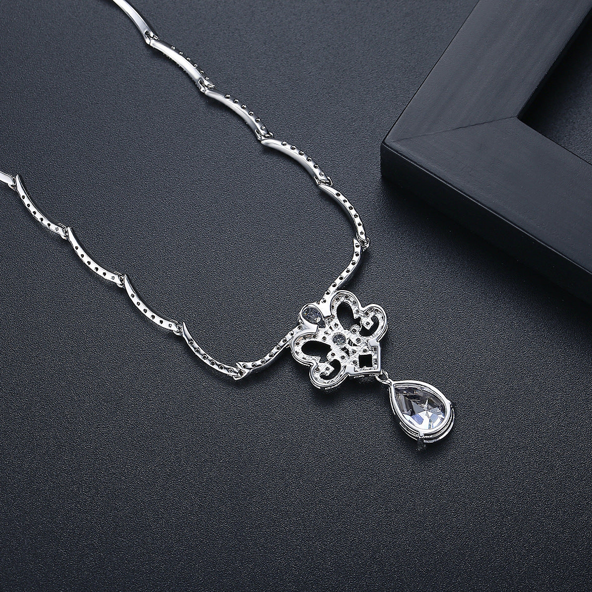 Teardrop Cubic Zirconia Wave Chain Necklace AAA2330