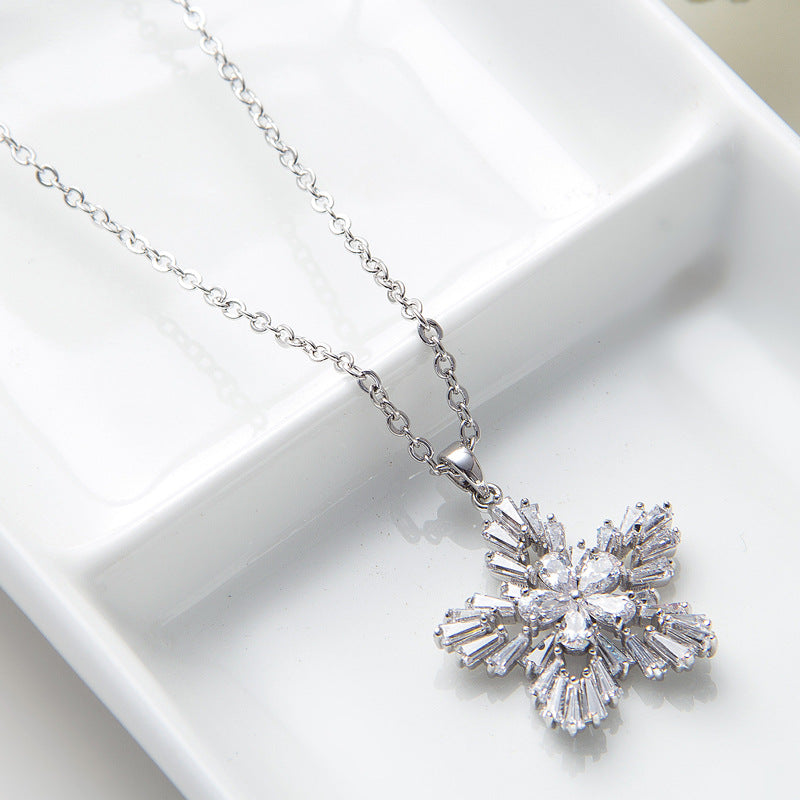White Gold Plated Cubic Zirconia Flower Pendant Necklace AAA2351