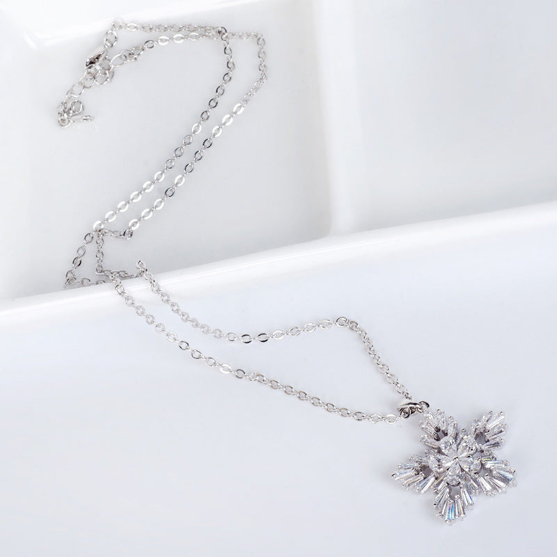 White Gold Plated Cubic Zirconia Flower Pendant Necklace AAA2351