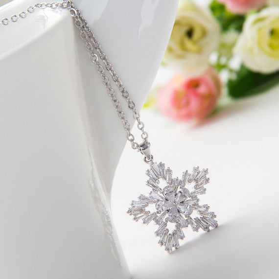 White Gold Plated Cubic Zirconia Flower Pendant Necklace AAA2351