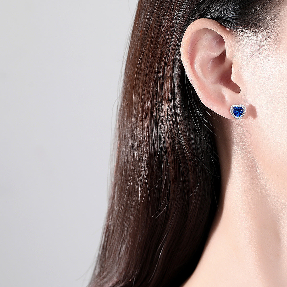 White Gold Plated Blue Heart Shape Cubic Zirconia Stud Earrings AAA2410