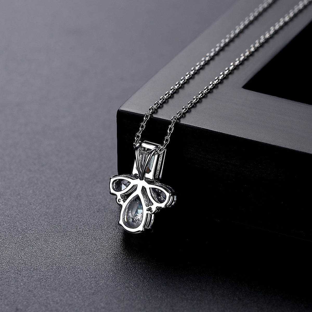 White Gold Plated Pear Shape Cubic Zirconia Clavicle Chain Necklace AAA2551