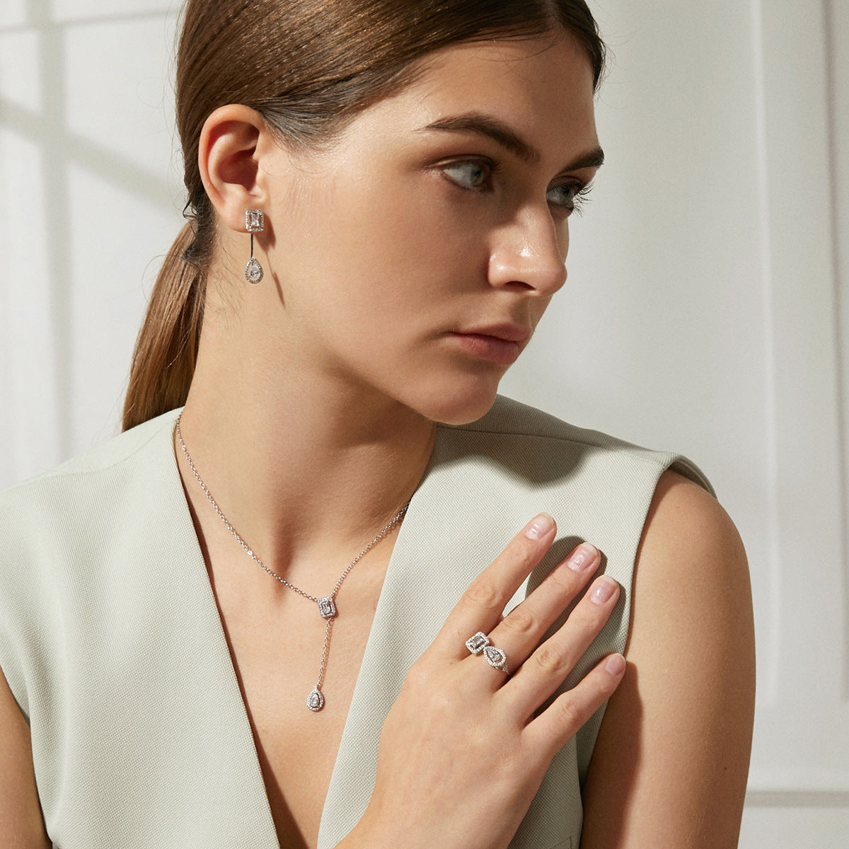 Gold Plated Pear Cubic Zirconia Pendant Lariat Necklace AAA286