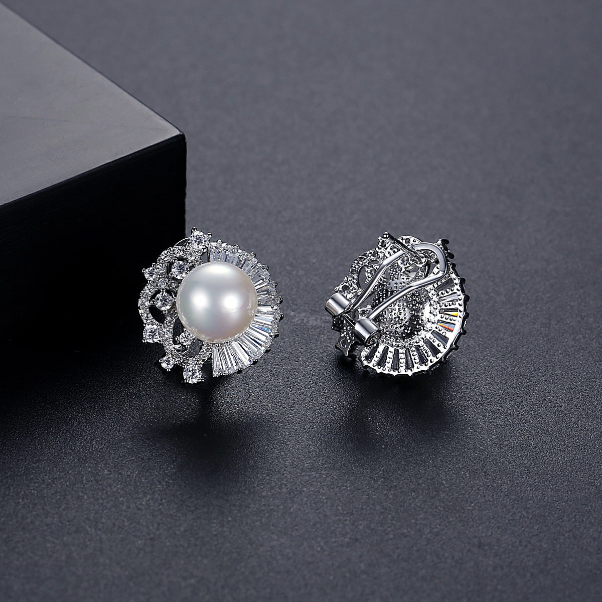 Faux Pearl & Cubic Zirconia Gold Plated Stud Earrings AAA426