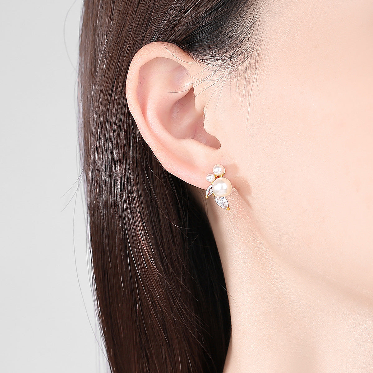 Minimalist Faux Pearl & Cubic Zirconia Stud Earrings AAA432
