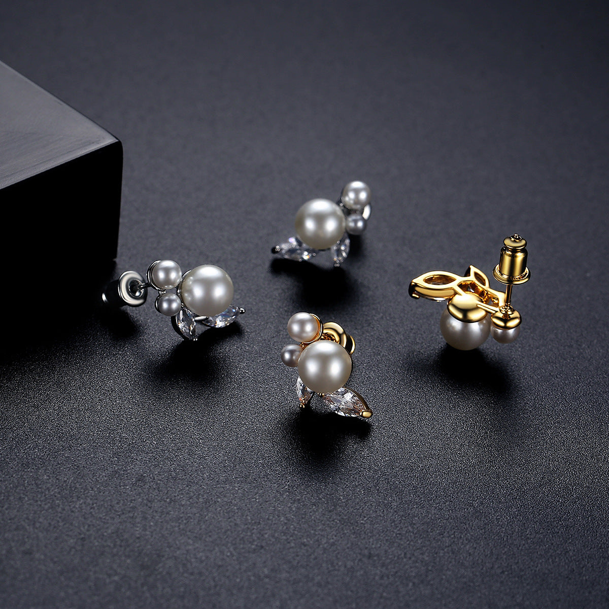 Minimalist Faux Pearl & Cubic Zirconia Stud Earrings AAA432