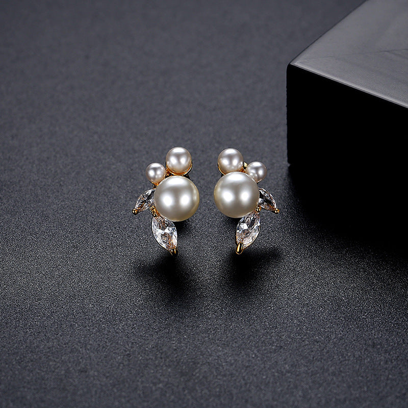 Minimalist Faux Pearl & Cubic Zirconia Stud Earrings AAA432