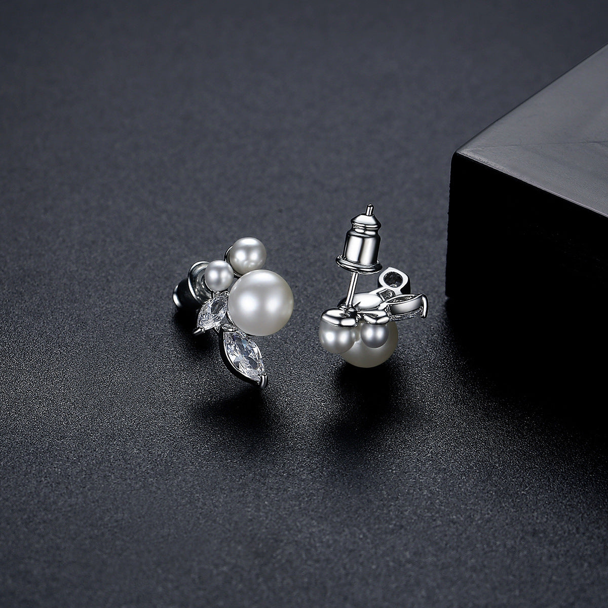 Minimalist Faux Pearl & Cubic Zirconia Stud Earrings AAA432