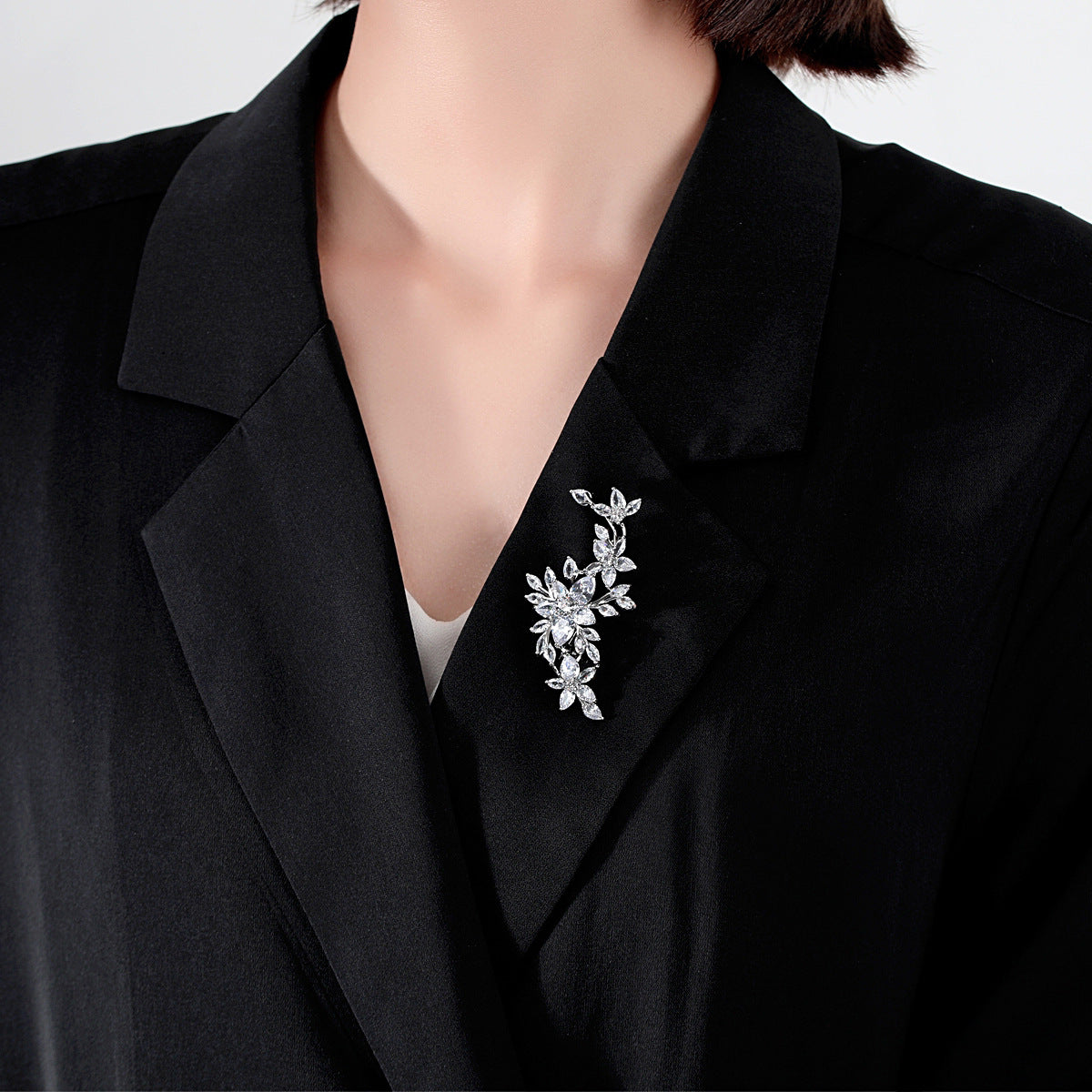 White Gold Plated Cubic Zirconia Flower & Leaf Brooch AAA802