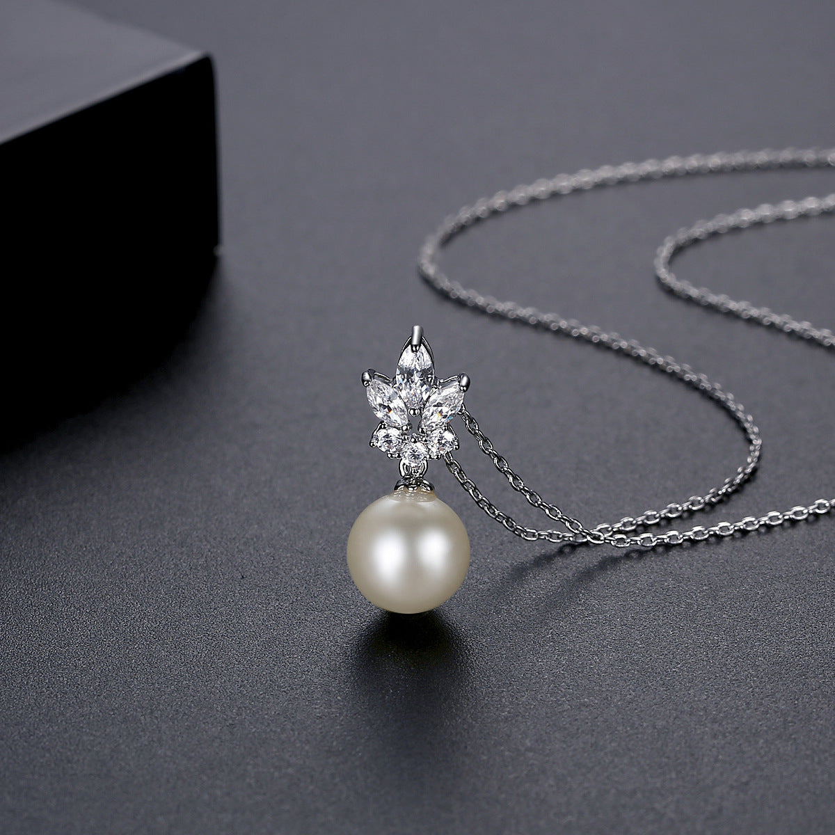 Faux Pearl Cubic Zirconia Pendant Clavicle Chain Necklace AAA807