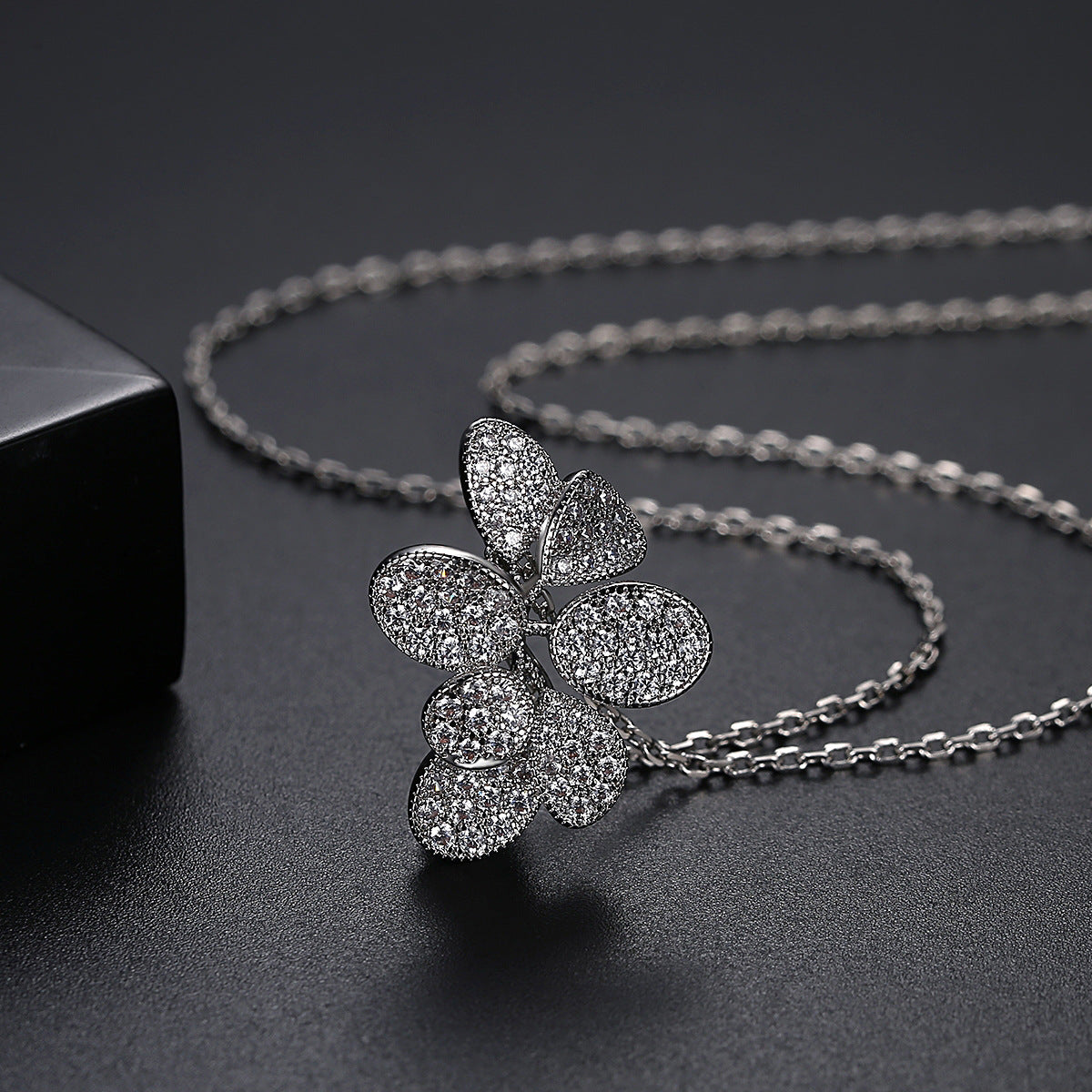 White Gold Pated Cubic Zirconia Flower Pendant Necklace AAA956